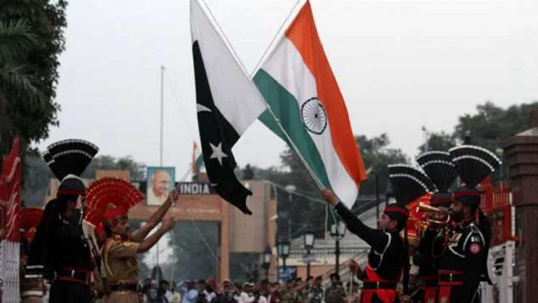 Online Love: సరిహద్దు దాటిన ప్రేమ.. లవర్‌ కోసం పాకిస్తాన్ వెళ్లిన వ్యక్తి అరెస్ట్..