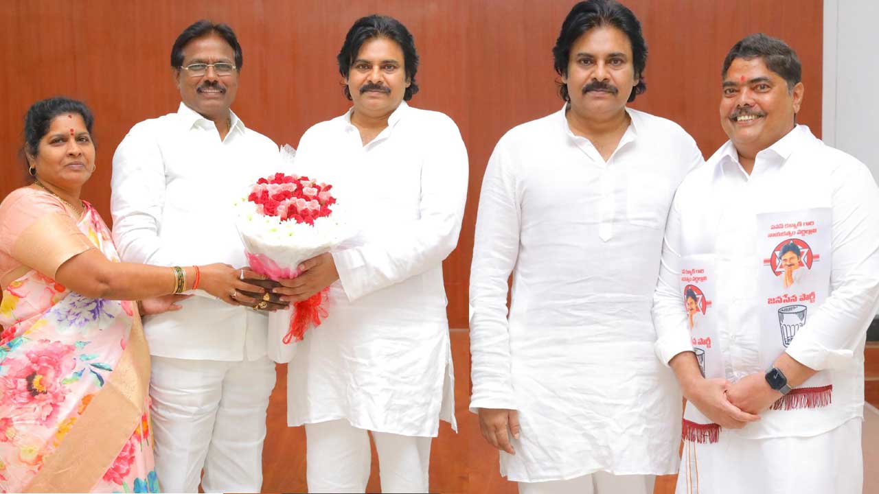 Janasena Party: జనసేనలో చేరిన జయమంగళ వెంకటరమణ.. కండువా కప్పి ఆహ్వానించిన పవన్