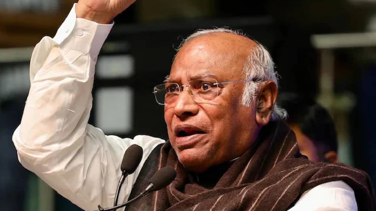 Mallikarjun Kharge: అర్థరాత్రిలోగా అమిత్ షాని బర్తరఫ్ చేయాలి.. ప్రధానికి కాంగ్రెస్ అల్టిమేటం..