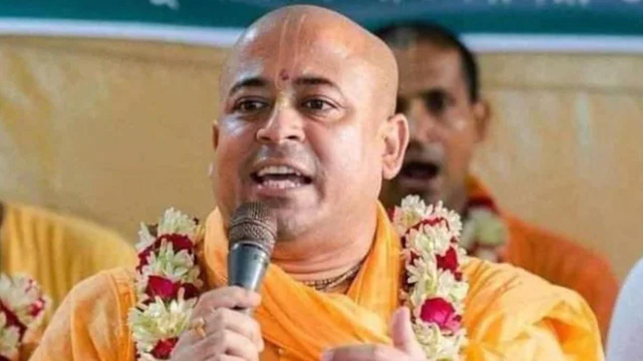 Chinmoy Krishnadas: బంగ్లాదేశ్‌లో చిన్మయ్‌ కృష్ణదాస్‌తో పాటు మరో 164 మందిపై దేశద్రోహం కేసు