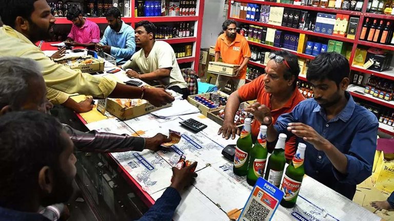 Liquor Sales: మందు బాబులకు గుడ్‌ న్యూస్‌.. డిసెంబర్ 31న ఆ టైం వరకే అనుమతి..