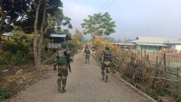 Manipur: మణిపూర్⁬లో తప్పిపోయిన వ్యక్తి ఆచూకీ కోసం 2,000 మందితో గాలింపు..