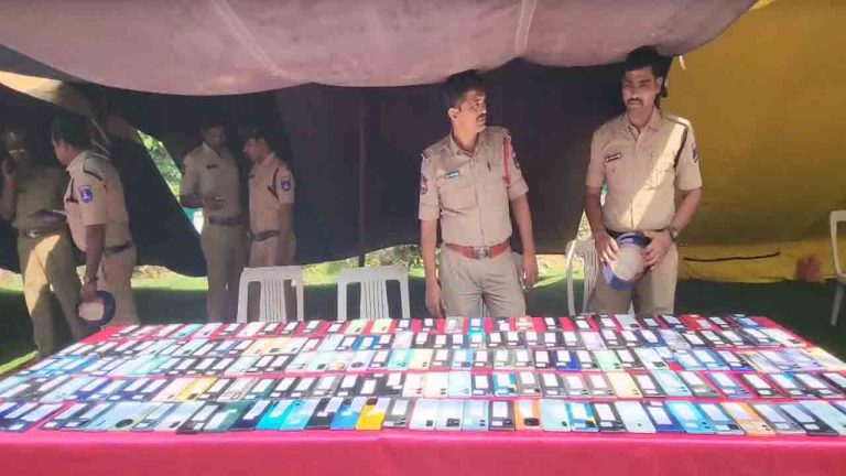 DCP Narasimha : ఒకటి రెండు కాదు.. ఏకంగా 1100 మొబైల్‌ ఫోన్లు స్వాధీనం