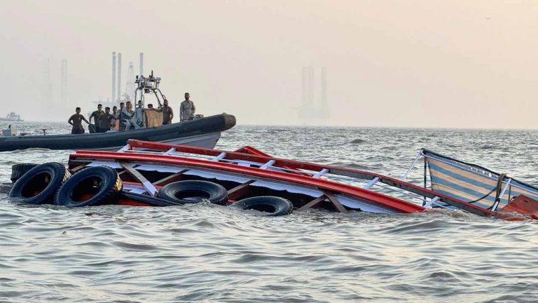 Mumbai Boat Tragedy: స్పీడ్‌బోట్‌ డ్రైవర్‌ నిర్లక్ష్యంతో 14 మంది మృతి.. ట్రయల్‌ రన్‌ పర్మిషన్⁭పై పోలీసుల ఆరా!