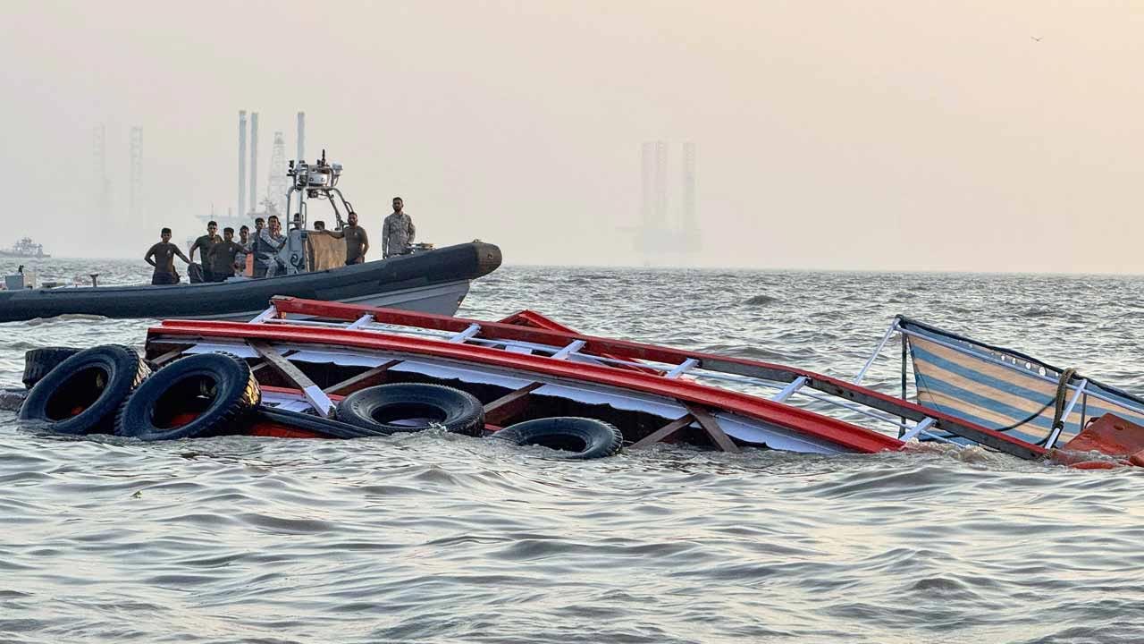 Mumbai Boat Tragedy: స్పీడ్‌బోట్‌ డ్రైవర్‌ నిర్లక్ష్యంతో 14 మంది మృతి.. ట్రయల్‌ రన్‌ పర్మిషన్⁭పై పోలీసుల ఆరా!