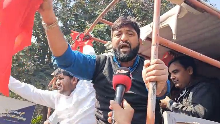 PDSU Leaders: అసెంబ్లీ వద్ద ఉద్రిక్తత.. విద్యారంగం సమస్యలపై పీడీఎస్‌యూ నిరసన..
