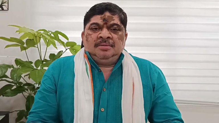 Ponnam Prabhakar : ప్రజలు ప్రతిపక్షాల మాటలు నమ్మవద్దు.. గత పదేళ్లలో ఒక్క రేషన్ కార్డు అయినా ఇచ్చారా…?