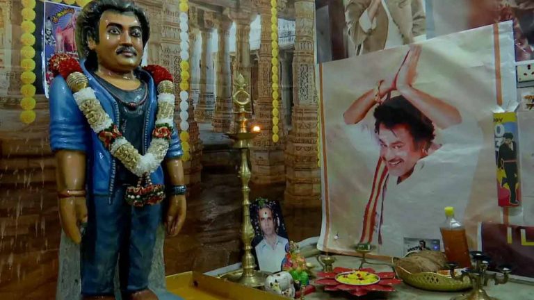 Rajinikanth: రజినీకాంత్‌కు గుడి.. పాలాభిషేకం!!