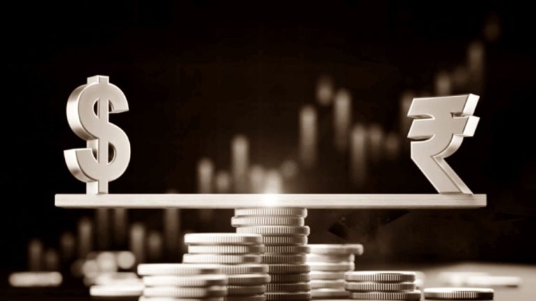 Rupee Value: రోజురోజుకి పడిపోతున్న రూపాయి.. దూసుకెళ్తున్న డాలర్