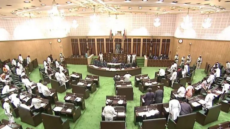 Telangana Assembly: బిఆర్ఎస్ ఎమ్మెల్యే వివేక్‌ వ్యాఖ్యలపై సభలో దుమారం
