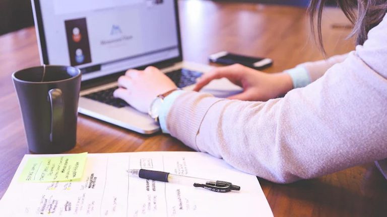 4-Day Work Week: యూకేలోని 200 కంపెనీలు కీలక నిర్ణయం.. వారానికి 4 రోజులే పని దినాలు!