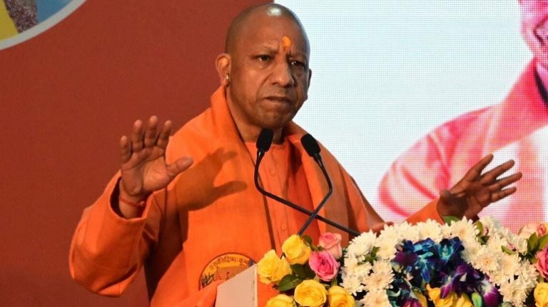 CM Yogi: మందిర్-మసీదు చర్చలో పాల్గొన్న యోగి ఆదిత్యనాథ్.. వక్ఫ్ బోర్డు మాఫియాపై ఫైర్!