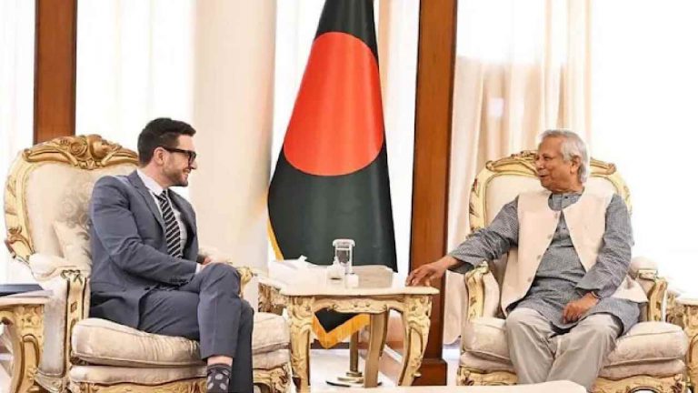Bangladesh: బంగ్లాకు నిధులు ఆపేసిన ట్రంప్.. మహ్మద్ యూనస్‌తో ‘‘జార్జ్ సోరోస్’’ కుమారుడు భేటీ..