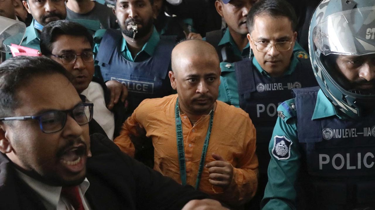 Chinmoy Krishna Das: హిందూ సన్యాసి చిన్మోయ్ బెయిల్ పిటిషన్‌ను తిరస్కరించిన బంగ్లాదేశ్ కోర్టు..