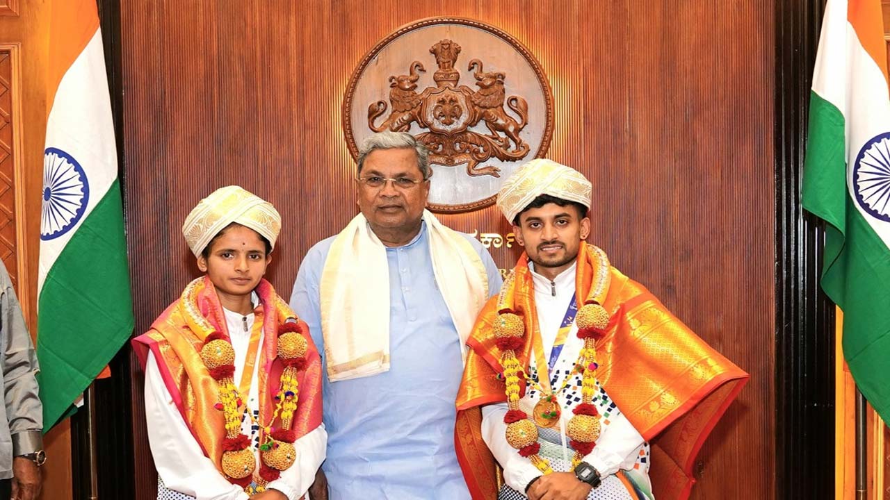 Karnataka: సీఎం సిద్ధరామయ్యకు అవమానం.. రివార్డ్ తిరస్కరించిన ఖో ఖో ప్లేయర్స్