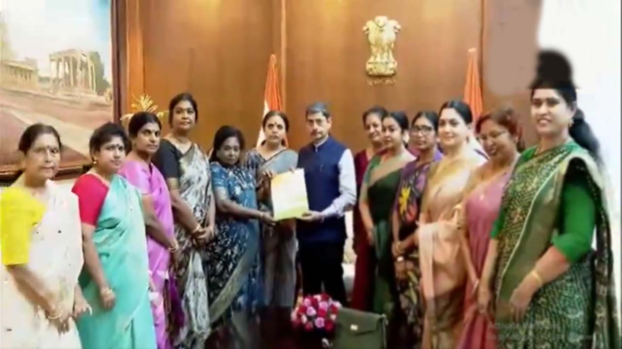 Chennai: గవర్నర్‌ రవిని కలిసిన బీజేపీ మహిళలు.. అన్నా వర్సిటీ కేసులో న్యాయం చేయాలని వినతి