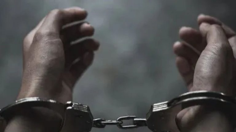 AP News: కీచకోపాధ్యాయుడికి గ్రామస్తుల దేహశుద్ధి.. తరగతి గదిలో బంధించిన ఉపాధ్యాయులు!