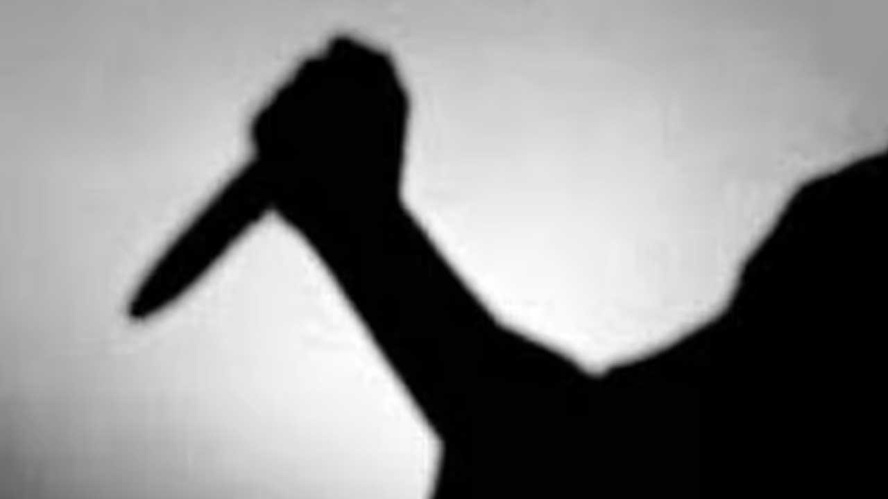 Crime: బీజేపీ నాయకుడి భార్య దారుణ హత్య.. గొడ్డలితో నరికి చంపిన దుండగుడు