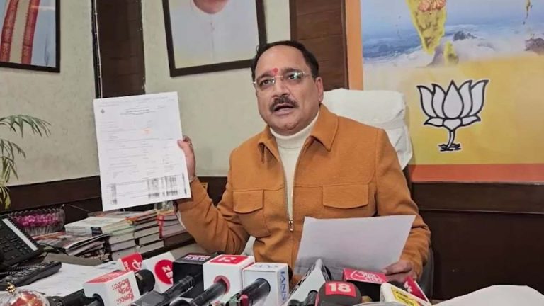 Delhi Assembly Polls: ఢిల్లీ బీజేపీ చీఫ్ కీలక నిర్ణయం.. పోటీకి దూరంగా వీరేంద్ర సచ్‌దేవా!