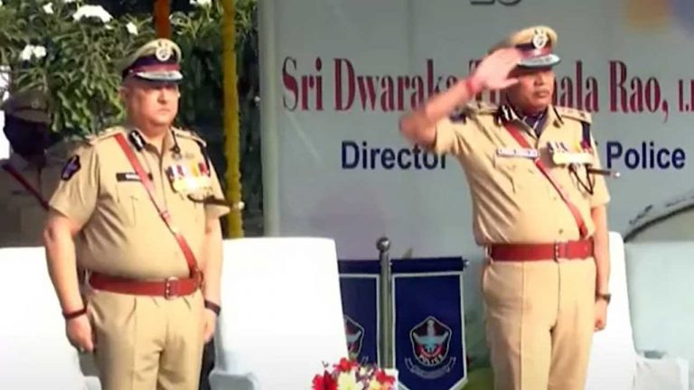 Dwaraka Tirumala Rao: పదవీ విరమణ ఫేర్వెల్ పరేడ్.. డీజీపీ భావోద్వేగం..