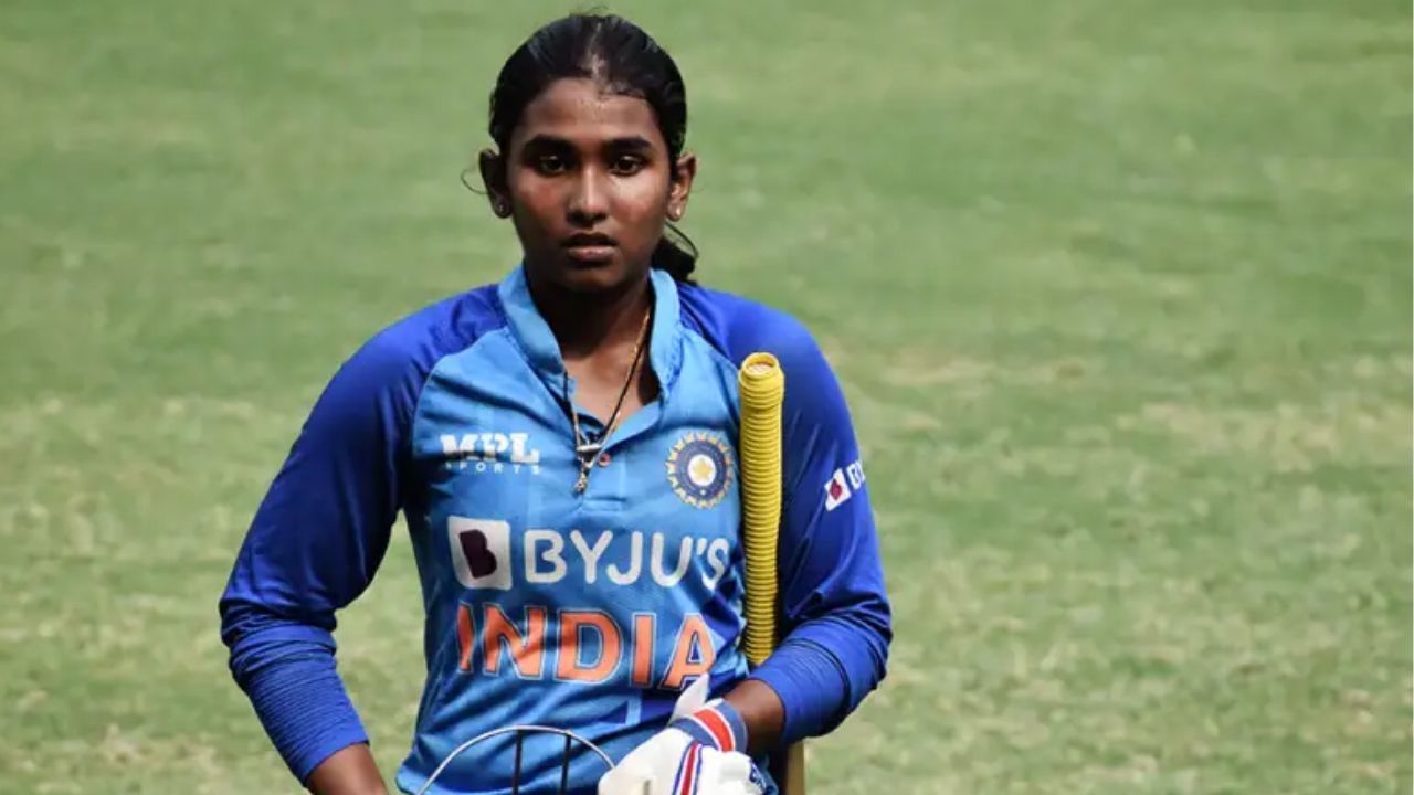 INDW vs SLW: తృటిలో త్రిష హాఫ్ సెంచరీ మిస్.. 12 పరుగులకే 5 వికెట్స్!