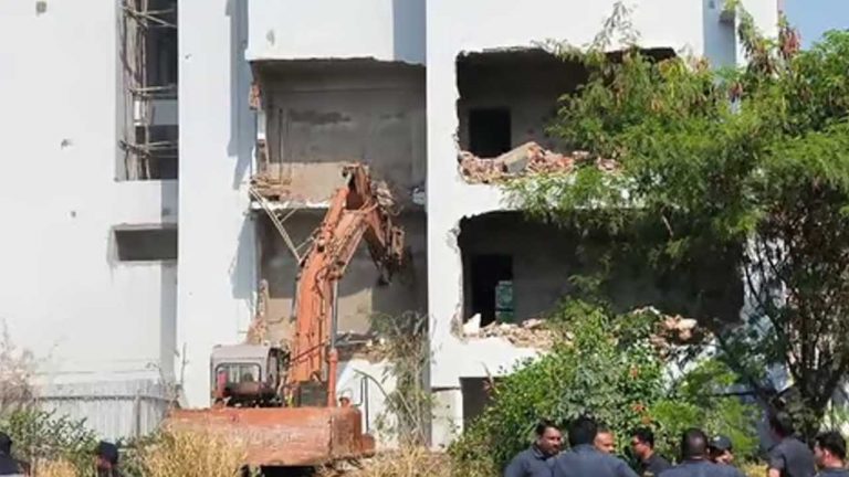 HYDRA : అక్రమ నిర్మాణం కూల్చివేత‌.. 5 అంత‌స్తుల భ‌వ‌నం నేల మ‌ట్టం..