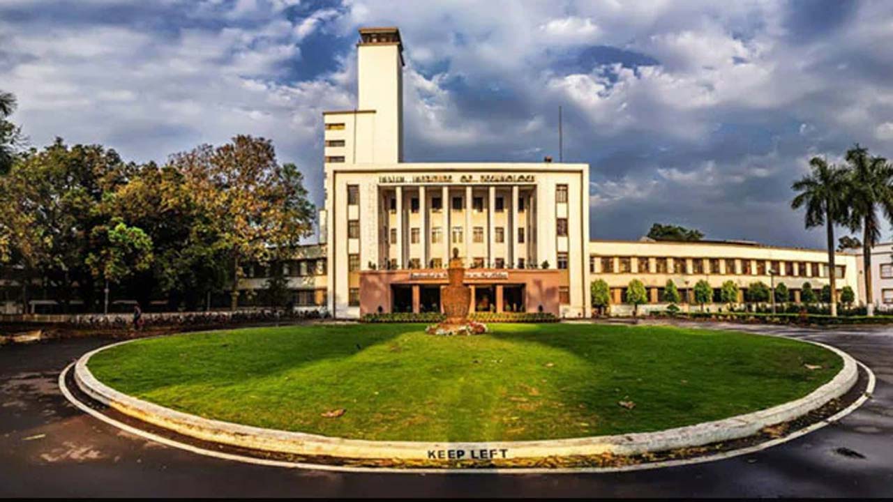 IIT-Kharagpur: ఐఐటీ ఖరగ్‌పూర్‌లో విషాదం.. హాస్టల్‌లో థర్డ్ ఇయర్ విద్యార్థి ఆత్మహత్య