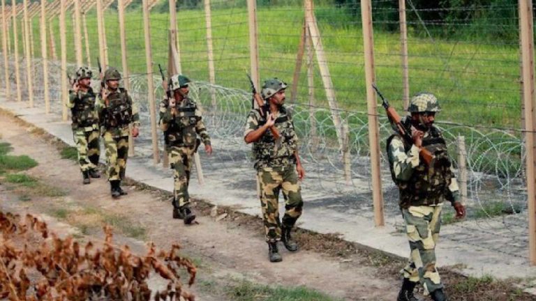 India-Bangladesh: భారత్- బంగ్లా సరిహద్దుల్లో కంచె నిర్మాణంపై ఉద్రిక్తత..