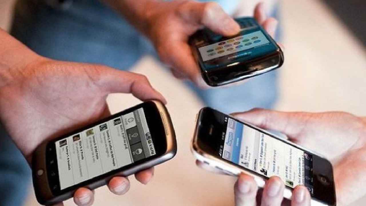 Internet Users In India: భారత్‌లో 90 కోట్లను దాటనున్న ఇంటర్నెట్ యూజర్లు.. గ్రామీణులదే ఆధిపత్యం..