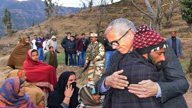 Jammu Kashmir: అంతుచిక్కని వ్యాధితో 17 మంది మృతి.. కంటైన్‌మెంట్ జోన్‌గా ప్రకటన