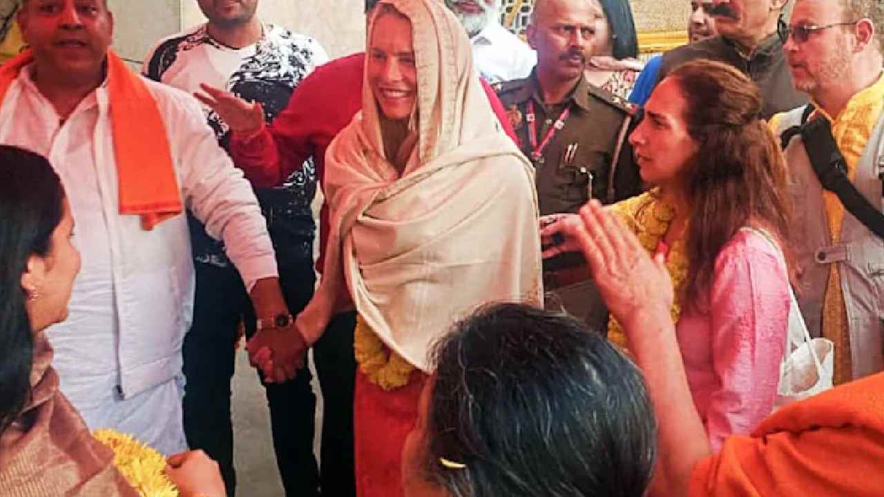 Laurene Powell: మహా కుంభమేళాలో అస్వస్థతకు గురైన స్టీవ్ జాబ్స్ భార్య..