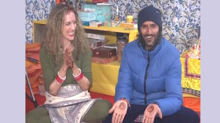 Maha Kumbh Mela 2025: గ్రీకు యువతి-భారతీయ కుర్రాడిని ఒక్కటి చేసిన కుంభమేళా