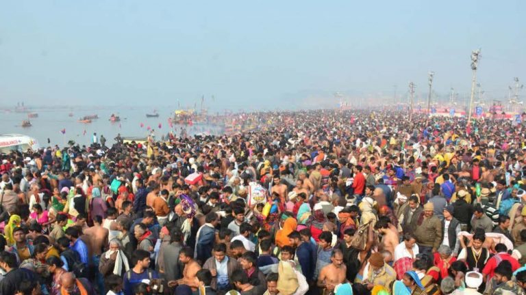 Maha Kumbh Mela 2025: కుంభమేళాలో మరో విషాదం.. ట్రక్కు ఢీకొనడంతో పలువురి మృతి!