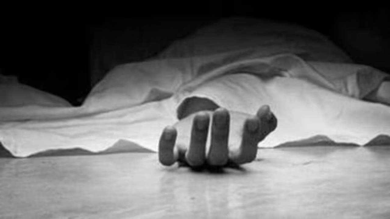 Maharashtra: నాసిక్‌లో దారుణం.. వ్యక్తిని చంపి తలతో పోలీసుల ఎదుట లొంగిపోయిన తండ్రి, కొడుకు