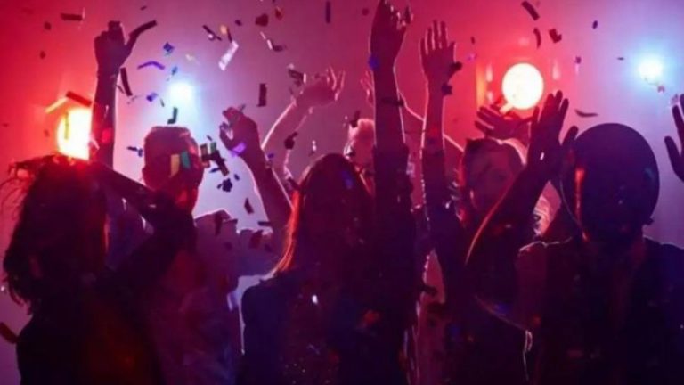 Rave Party: గోదావరి జిల్లాలో రేవ్ పార్టీల కలకలం.. అర్ధనగ్న దుస్తులతో మహిళల డాన్సులు!