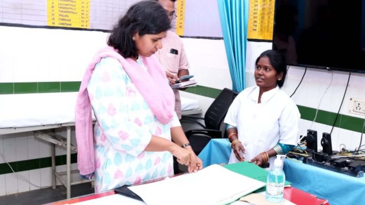 Nalgonda Collector: ప్రభుత్వ ఆసుపత్రిలో ఆకస్మిక తనిఖీలు.. నల్గొండ కలెక్టర్ సంచలన నిర్ణయం!