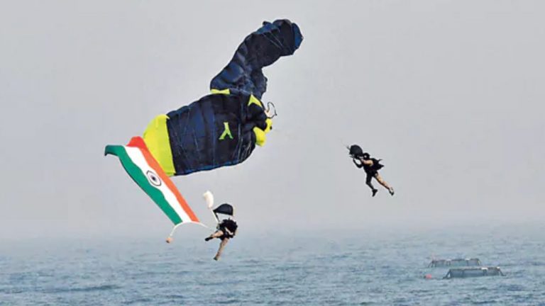 Navy Preparatory Exercise: నేవీ సన్నాహక విన్యాసాల్లో అపశ్రుతి.. సముద్రంలో పడిన నావికులు!