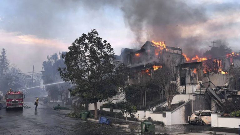 Los Angeles Fire: లాస్ ఏంజిల్స్ లో రూ.5 లక్షల కోట్లు బుగ్గిపాలు.. బీమా కంపెనీలు సాయం చేస్తాయా ?