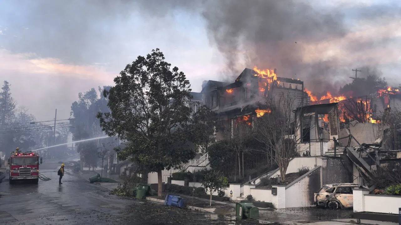 Los Angeles Fire: లాస్ ఏంజిల్స్ లో రూ.5 లక్షల కోట్లు బుగ్గిపాలు.. బీమా కంపెనీలు సాయం చేస్తాయా ?