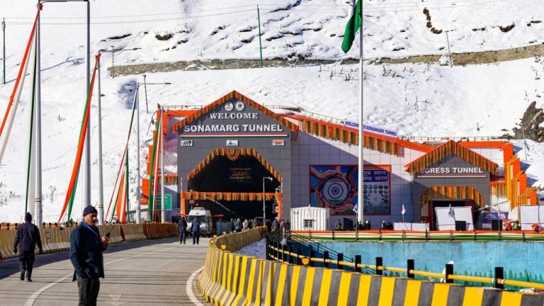 Z-Morh tunnel: కాశ్మీర్‌లో జెడ్-మోర్హ్ టన్నెల్ ప్రారంభించిన ప్రధాని మోదీ.. దాని ప్రత్యేకతలు ఏంటో తెలుసా ?