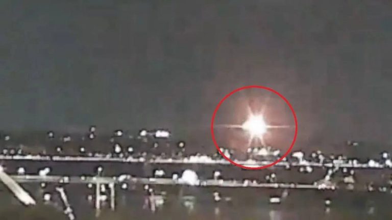 America : అమెరికాలో పెను ప్రమాదం.. ల్యాండింగ్ సమయంలో హెలికాప్టర్‌ను ఢీకొట్టిన విమానం