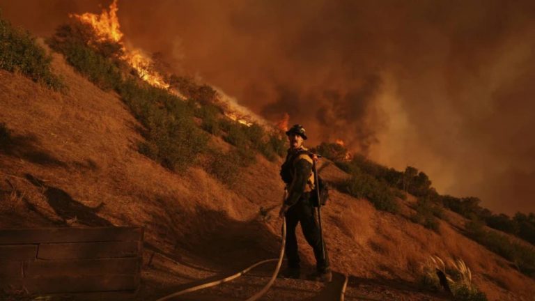 America : అమెరికాను వదలని అగ్నిప్రమాదాలు.. దక్షిణ కాలిఫోర్నియాలో మంటలు…రంగంలోకి సైన్యం