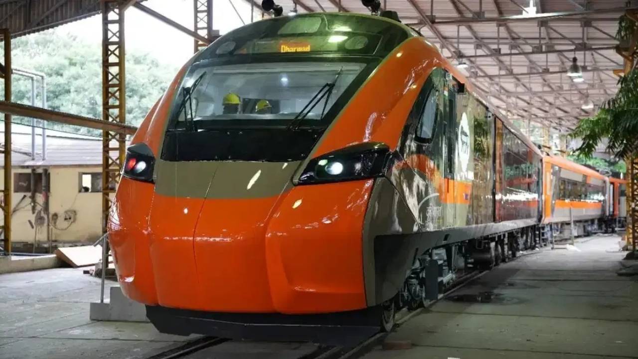 Vande Bharat : కోటాలో పరీక్షించిన తర్వాతే పట్టాలెక్కనున్న వందే భారత్ స్లీపర్ ట్రైన్.. దాని వేగం తెలిస్తే షాకే