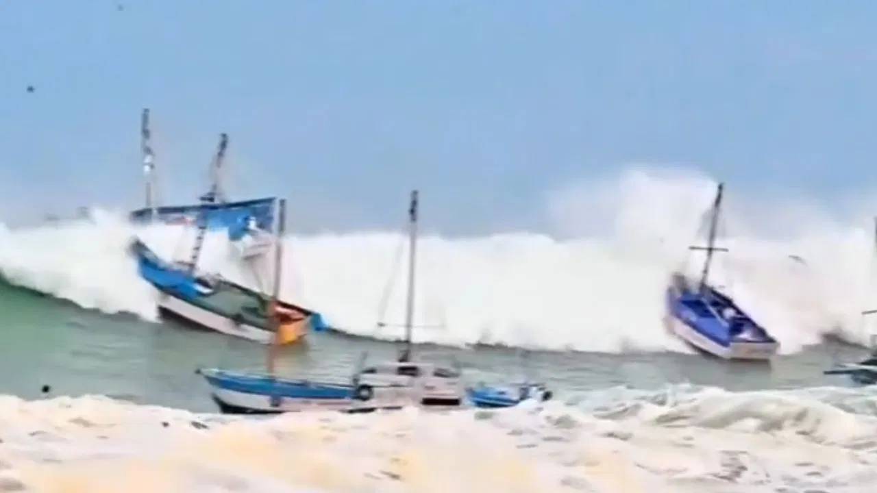 Boat Sink : ఆఫ్రికా నుండి స్పెయిన్ వెళ్తున్న పడవ మునక.. 44 మంది పాకిస్తానీయులు సహా 50 మంది మృతి