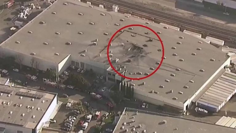 Plane Crash : అమెరికాలోని కాలిఫోర్నియాలో కుప్పకూలిన విమానం.. ఇద్దరు మృతి, 18 మందికి గాయాలు