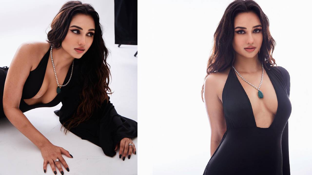 Akanksha Sharma : ఆకాంక్ష.. అలా అందాలను చూపించి ఆ‘కాంక్ష’లను పెంచకమ్మా !