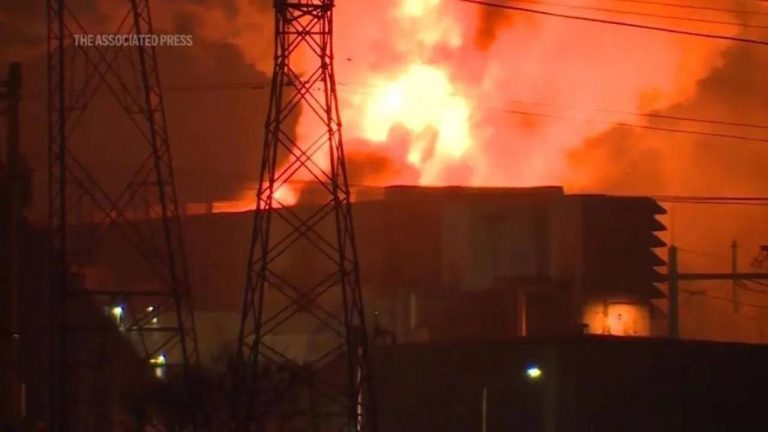 Fire Accident : అమెరికాను వెంటాడుతున్న అగ్ని ప్రమాదాలు.. కాలిఫోర్నియాలోని అతిపెద్ద బ్యాటరీ స్టోరేజ్ ప్లాంట్ లో మంటలు