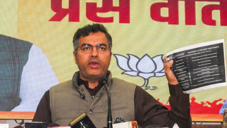 Arvind Kejariwal Attack : పేరు పెట్టుకోవడం వల్ల అది సామాన్యుల పార్టీ కాదు