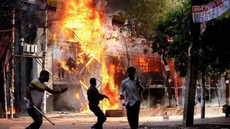 Bangladesh :  బంగ్లాదేశ్ జైళ్ల నుండి తప్పించుకున్న 700 మంది ఖైదీలు ఎక్కడికి వెళ్లారు?