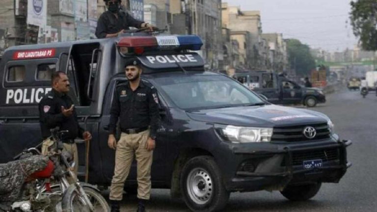 Pakistan: అత్యాచారానికి ప్రతీకారంగా తండ్రిని చంపిన అక్కాచెల్లెళ్లు..